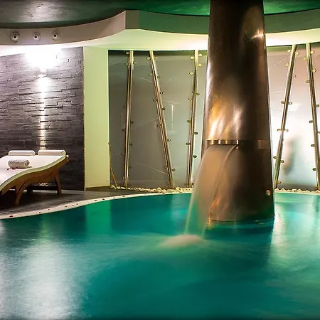 Hotel Grand Tiziano E Dei Congressi 4*